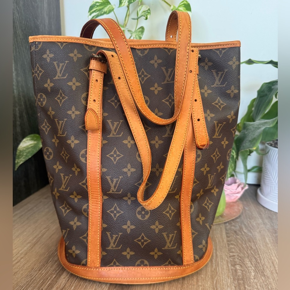 SOLD💯Auth. Louis Vuitton Brown Monogram Bucket Bag